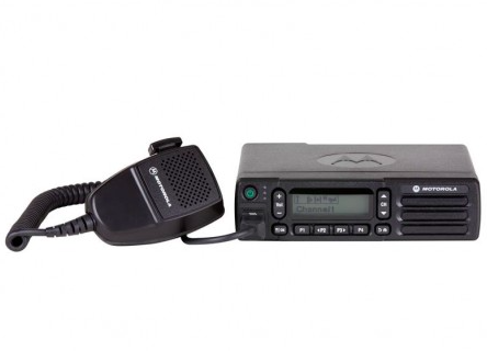 Radio móvil digital DEM400 64 Ch 40 Watts UHF 403-470 Mhz c/d Motorola LAM01QPH9JA1AN